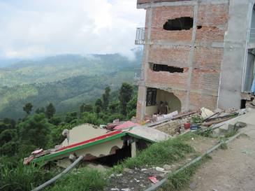 Zerstörte Häuser nordöstlich von Kathmandu